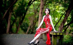 小娇乳H边走边欢1V1视频国产